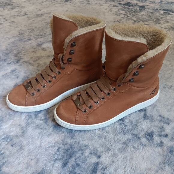 UGG Tan Ankle Boots with Cream Lining - Picture 3 of 10